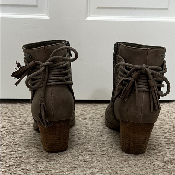 Roxy Devon Taupe Brown Textured Stacked Heel Ankle Booties - Size 9 - Picture 3 of 16